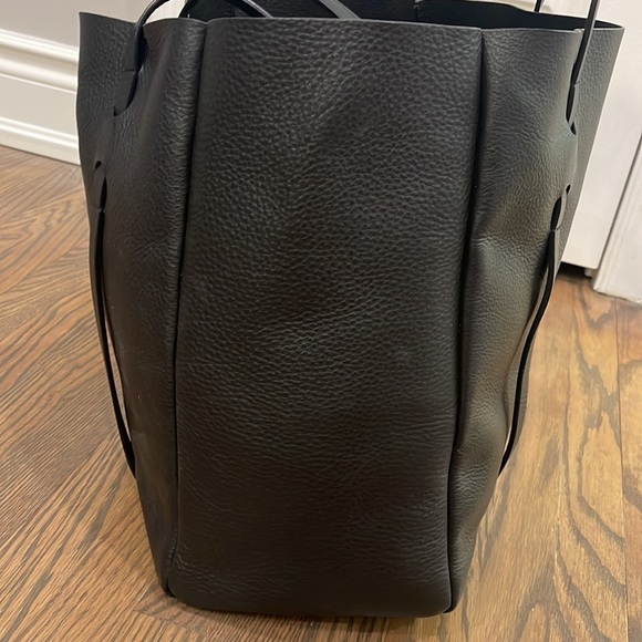 *SOLD* Balenciaga Everyday Tote - Picture 4 of 9
